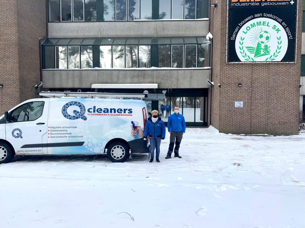 Qcleaners heeft deze week een dringende specialistische schoonmaak met Synbio® producten uitgevoerd voor de toegankelijkheid van het Soevereinstadion te Lommel, op verzoek van de City Football Group.